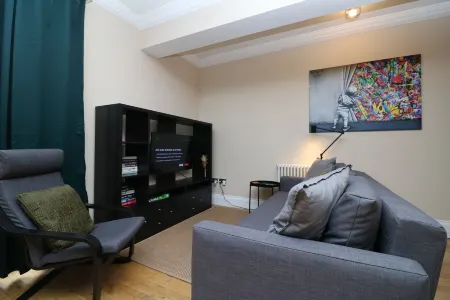 Spacious 2 bed Apartment, Close to City Centre