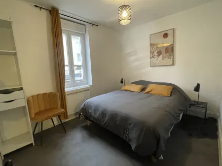 Le Loft du Centre Ville Billard & Baby-foot Отели в г. Шарне-ле-Макон