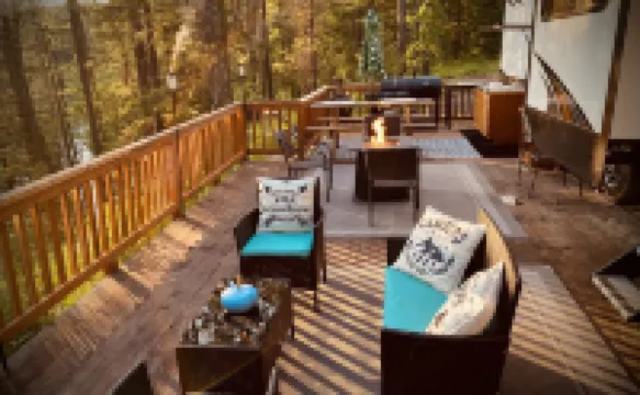 Secluded riverfront RV 7 Miles from Glacier National Park!