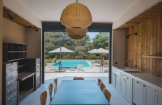 Magnificent villa with swimming pool in Ménerbes, Picasso's adopted village.