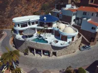 6-bedroom house in the Exclusive Pedregal Cabo. Wi-Fi and full gym, sleeps 12