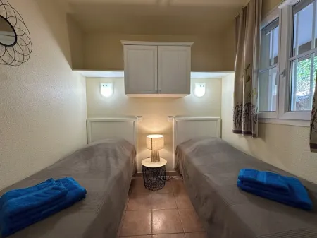 Air-conditioned apartment with pool and garden, at the entrance to the Gulf of St Tropez!