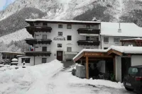 Appartement 110 bis 5 Personen Pool Hôtels à : Obsteig