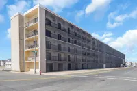 Charming 2bedroom ocean view beach front condo in Seaside Hts w pool, AC, WiFi