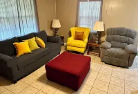 Charming 3-bedroom, spacious home conveniently located near Tuskegee University Hotels in Tuskegee