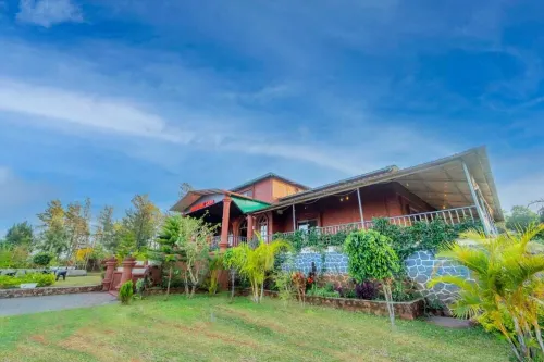 Charming villa with in-house Chef and Swimming Pool in picturesque Mahabaleshwar