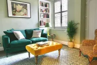 The Courtyard - With private Hot Tub