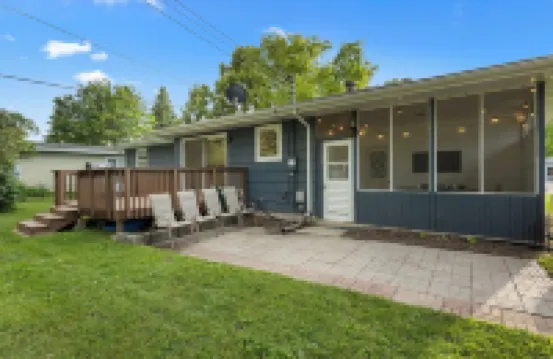 Oak Street Haven: Remodeled 3BR Near Grand Forks' Best Spots 酒店