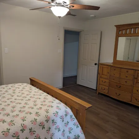 3-bedroom house with WiFi and AC in Lindale close to downtown and I-20