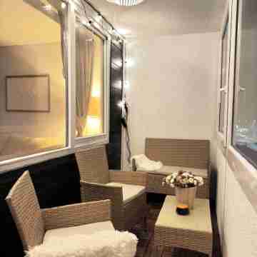 Stylish city apartment I WiFi I movie screen I balcony I central Others