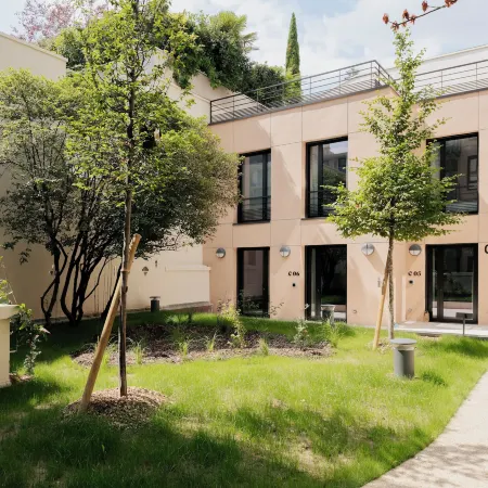 Edgar Suites Levallois - Anatole France Отели рядом с достопримечательностью «LVMH Fragrance Brands»