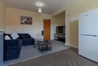 Stylish 2BR Apartment • Free Parking • Near WBA Stadium Hotels in Smethwick