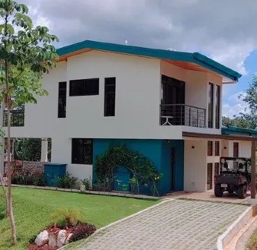 Beautiful 3B / 2.5B New House with private pool surrounded by Jungle & Mountains