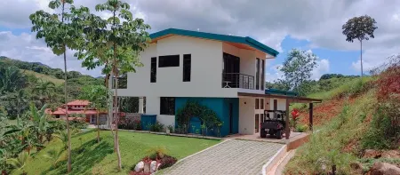 Beautiful 3B / 2.5B New House with private pool surrounded by Jungle & Mountains