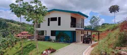 Beautiful 3B / 2.5B New House with private pool surrounded by Jungle & Mountains