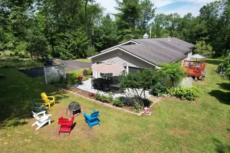 Catskills Getaway: 3BR Retreat w/ Media Room, Near Casino, Bethel Woods & More!