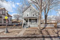 3br 2ba hse  AC WiFi 3 blks to Xcel Event Center, dining,&bars 6.8 mls to airprt