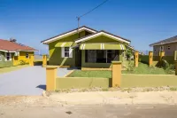 This space is centrally located 5 mins from the beach Hotel a 