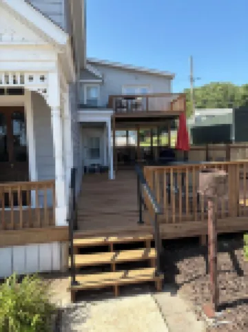 4-Bdrm 3 bath house in Grafton with large patio, WiFi and very walkable. Fun!!! 格拉夫頓酒店