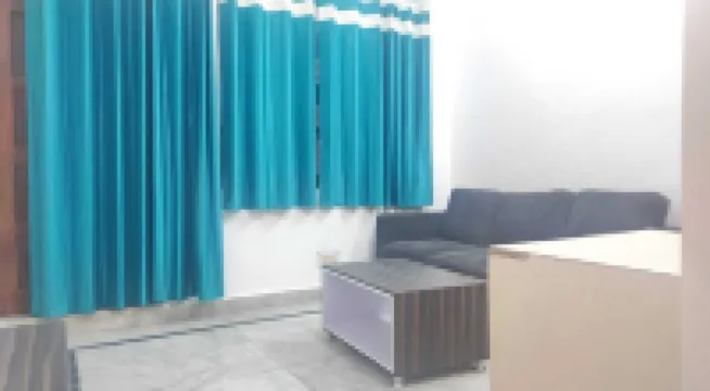 1BHK Homely Apartment – 5 Min to Metro , Kitchen & Free Wi-Fi