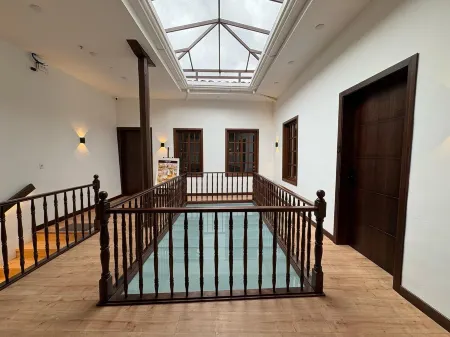 House with 5-bedroom 5 bathrooms  in charming Colonial Cuenca Center - Casa 621