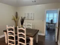 Southern Serenity Cozy 2-bedroom apartment in peaceful