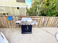 Waterfront, Stunning Views + Pool + Kayaks! Pet Friendly!