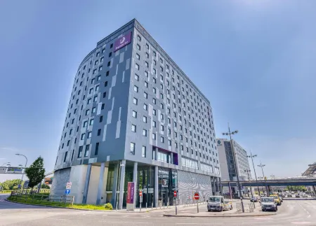 Premier Inn London Gatwick Airport (North Terminal) Hotel Отели рядом со станцией Gatwick Railway Station