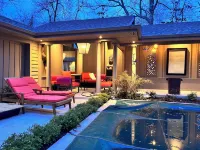 3BR secluded gem w/ pool, minutes to beaches/marinas, walk to town & restaurants