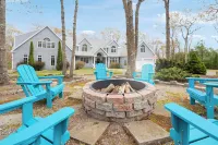 Luxury Retreat. Grand Cape Cod Estate w/Hot Tub