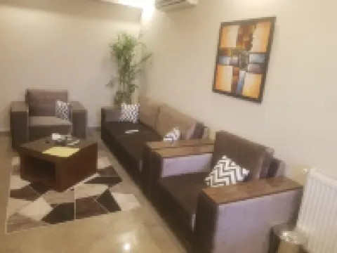 Lavish Living Apartments & Suites