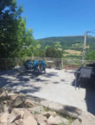 Pleasant, quiet apartment with terrace in the hills above La Bourboule.