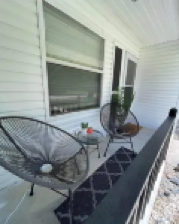 Charming 2-bedroom cottage with lake and beach access and large yard.