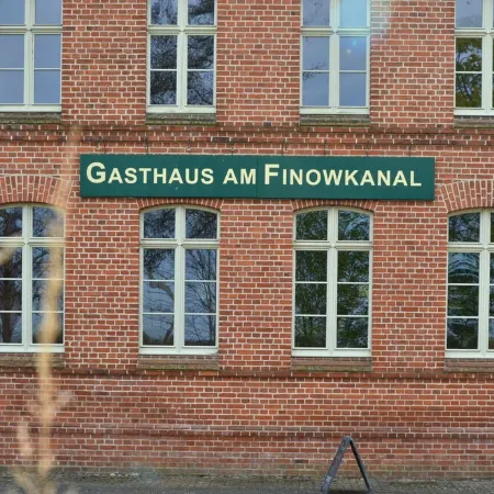 Complete guesthouse on the Finow Canal (former school from 1875) for 12 people