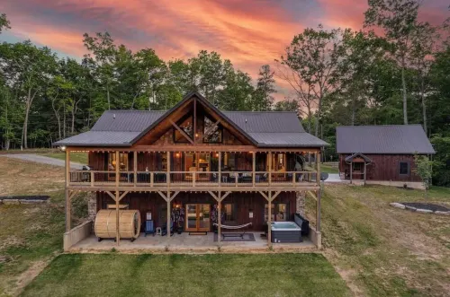 Relax in Style w/3 Master Suites, Game Rm, Hot Tub, Fire pit, Sauna & More!