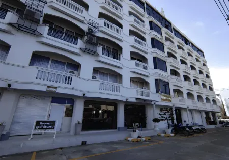 Grand PL Hotel Отели в г. Пхаттхалунг