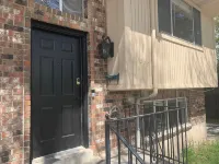 3-bedroom residential duplex with carport. 밀크릭 호텔