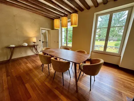200 metres from the château, charming family home with outbuilding and garden