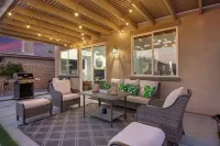 Palm Delight: Spacious 5-bedroom house with WiFi, EV charger in enjoyable Indio