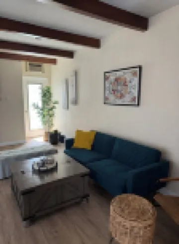 Stylish Burbank Getaway – Ensuite Baths + Prime Location!10 Mins to Universal!