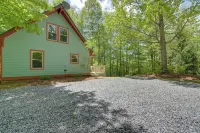 Blue Ridge Getaway w/ Hot Tub & Seasonal View! - parking
