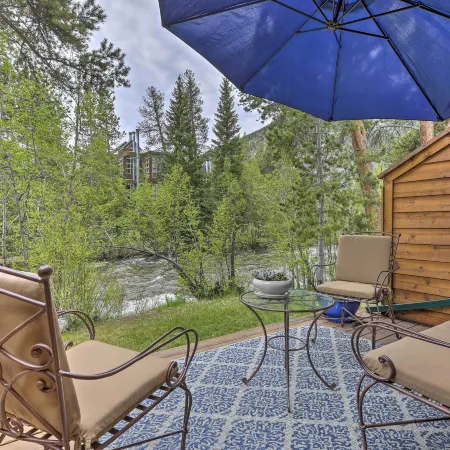 7 Mi to Ski: Waterfront Townhome in Frisco!