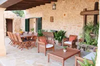 Rural estate with pool and professional tennis court Hotels in Llucmajor