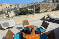Magnificent Sea View Penthouse Cospicua - Happy Rentals