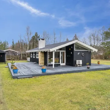 "Alvine" - 475m from the Sea