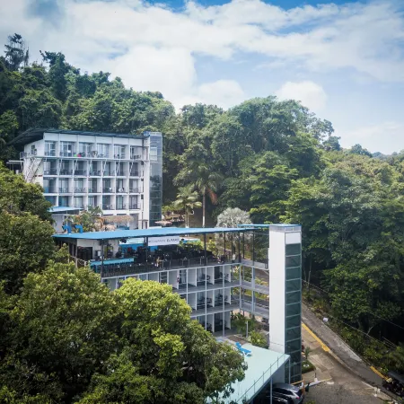El Faro Containers Beach Hotel