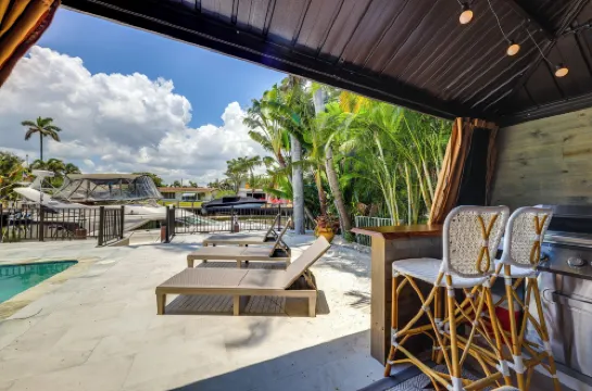 プール & ホームシアター: ライトハウスポイント ホーム！