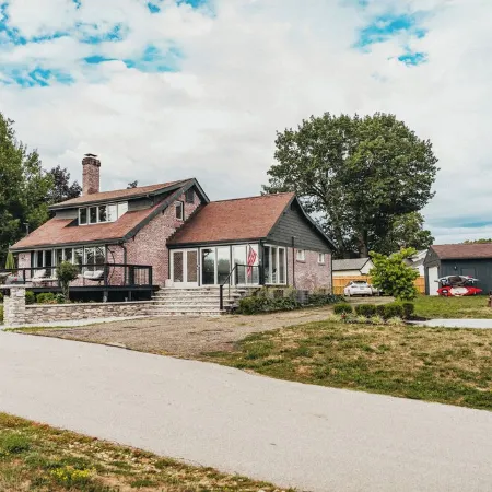 Luxury private Portage Lakes home lake access 3 bd Oasis Hottub pet friendly!
