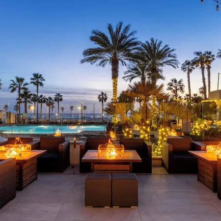 The Waterfront Beach Resort, A Hilton Hotel