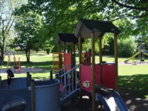 ラブリー タウン アパートメント - スリープス 5, パーキング & ガーデン グラムのホテル